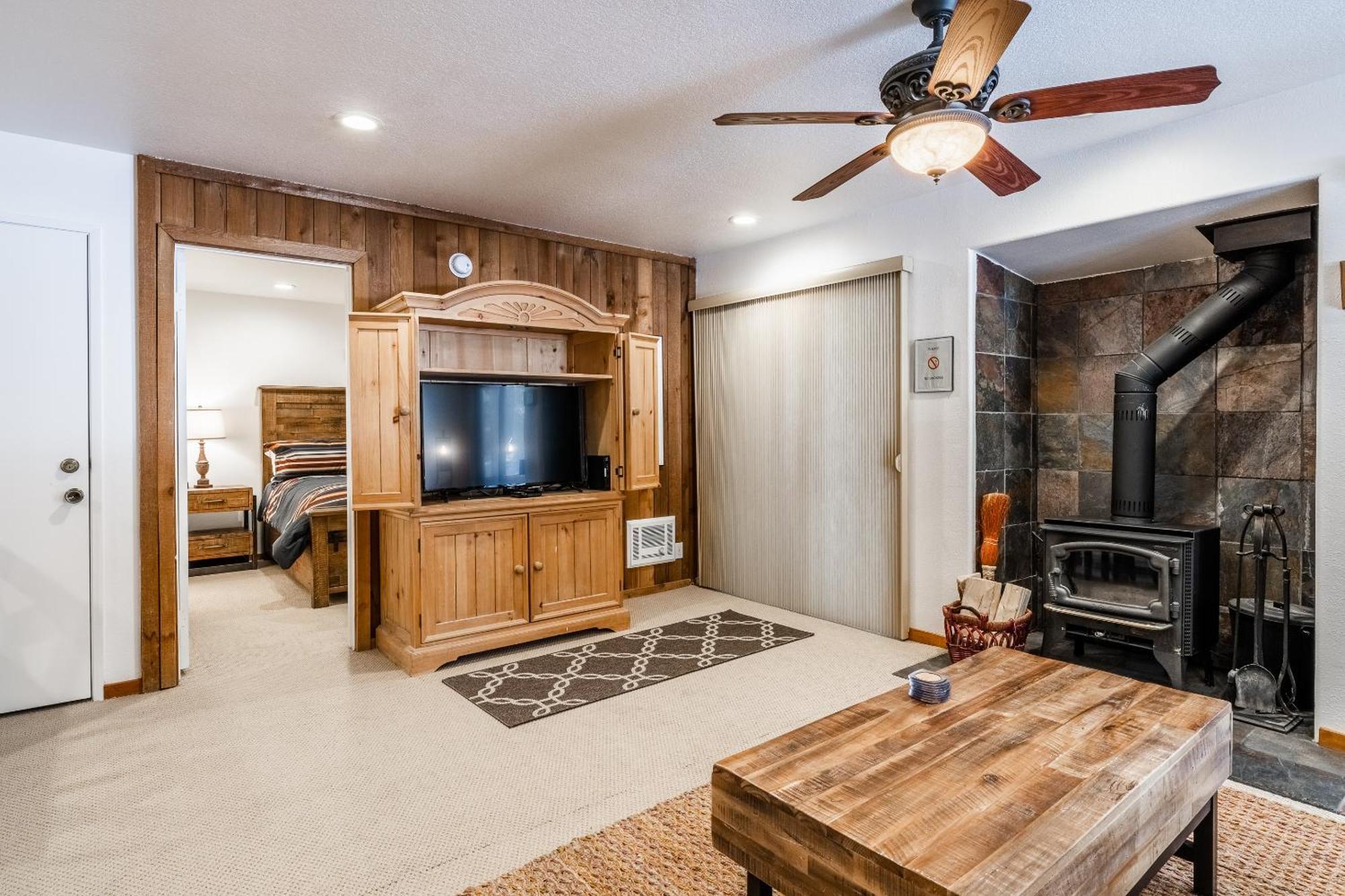 Hidden Valley Village #103 Nicely Updated 1 Bedroom 1 Bathroom Condo Short 10 Min Walk From Village Mammoth Lakes Room photo