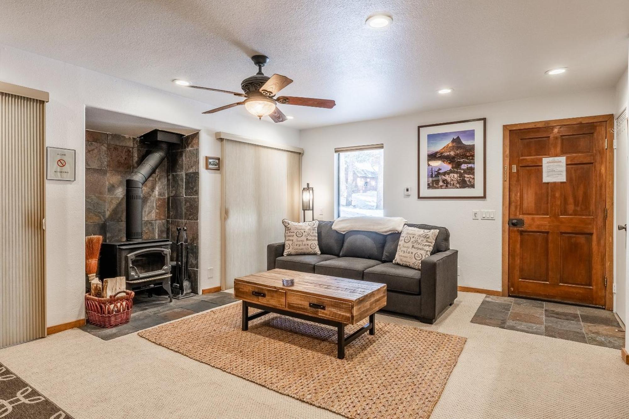 Hidden Valley Village #103 Nicely Updated 1 Bedroom 1 Bathroom Condo Short 10 Min Walk From Village Mammoth Lakes Room photo